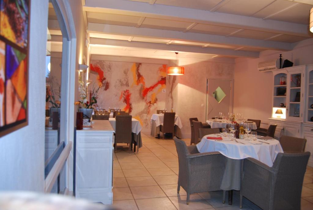 קסארג Logis Hotel Restaurant Les Aubuns מראה חיצוני תמונה